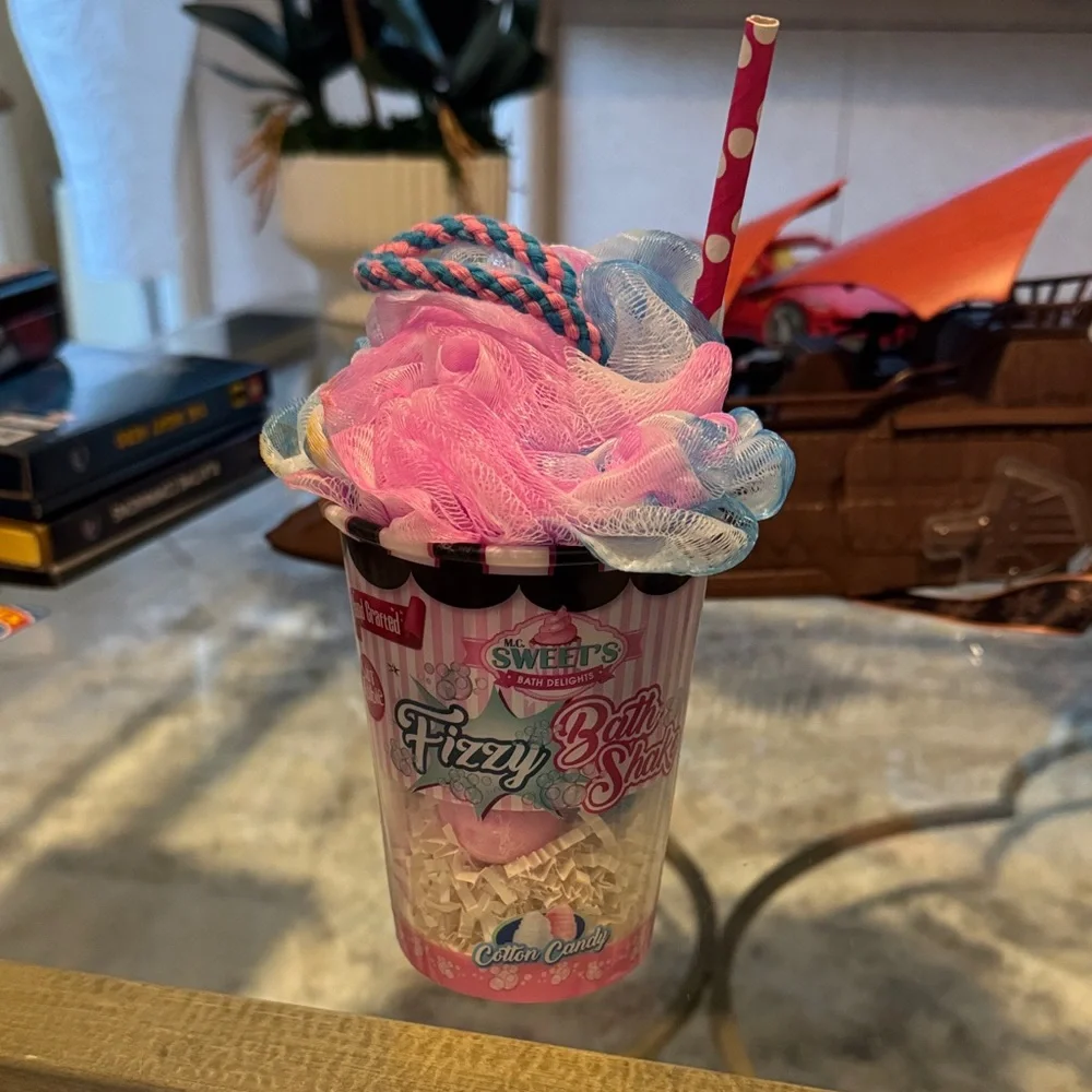 Fizzy Bath Shake - Cotton Candy 6 Bath Bombs Pink & Blue with Loofa
